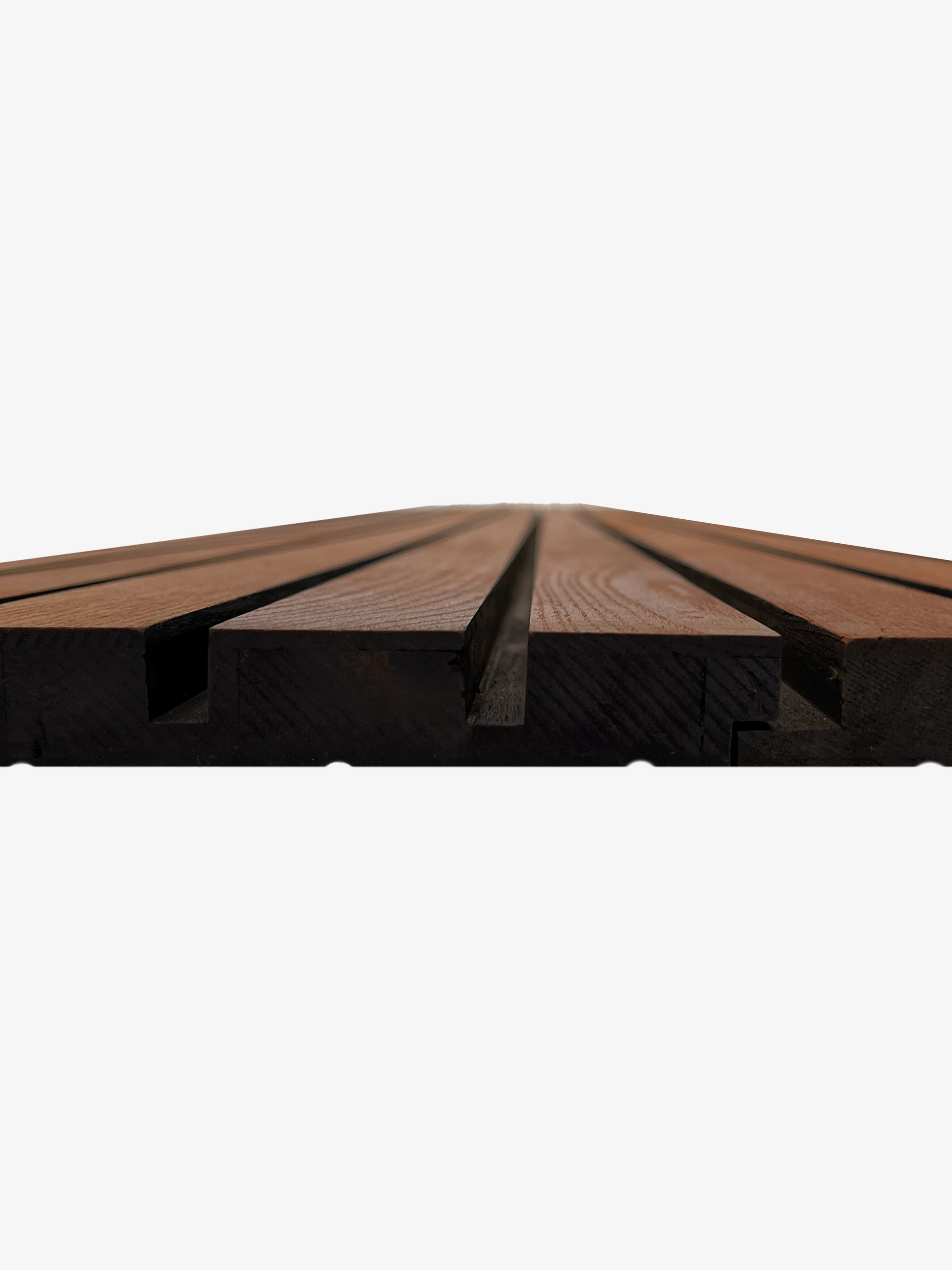 A straight-on view of a wooden facade board featuring parallel grooves, highlighting the board’s layered structure. The board has a dark underside and lighter wood slats on top, emphasizing its sleek and minimalist design against a plain white background