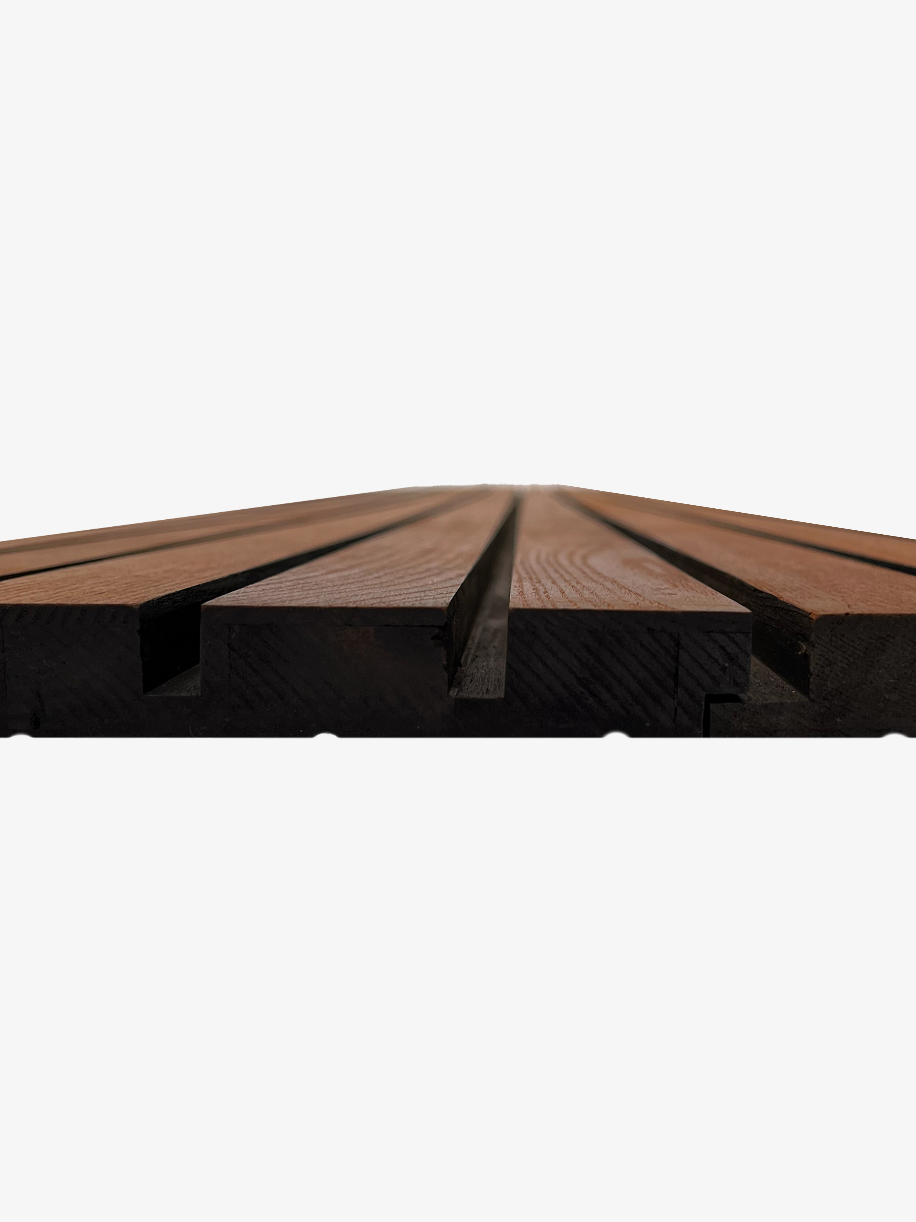 A straight-on view of a wooden facade board featuring parallel grooves, highlighting the board’s layered structure. The board has a dark underside and lighter wood slats on top, emphasizing its sleek and minimalist design against a plain white background